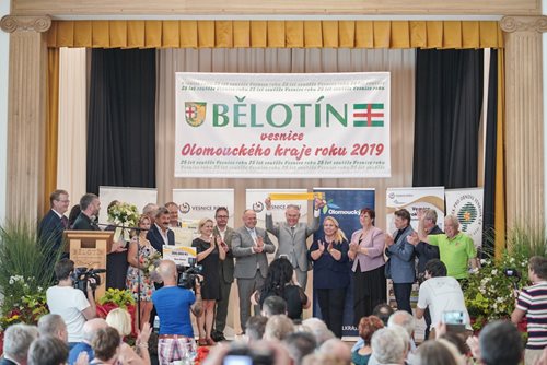 Ministryně Dostálová předala ceny nejlepším vesnicím v Olomouckém kraji