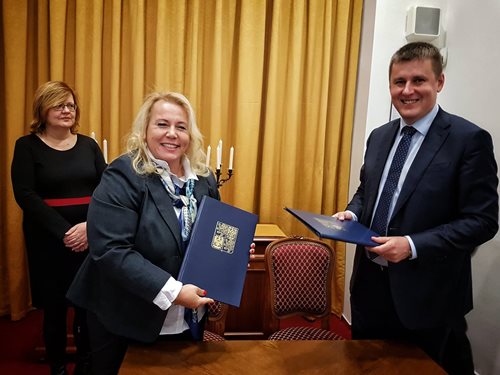 Dohoda mezi MZV a MMR o vysílání zaměstnanců a spolupráci při propagaci ČR v zahraničí